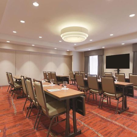 Hilton Garden Inn Фолс Черч Экстерьер фото