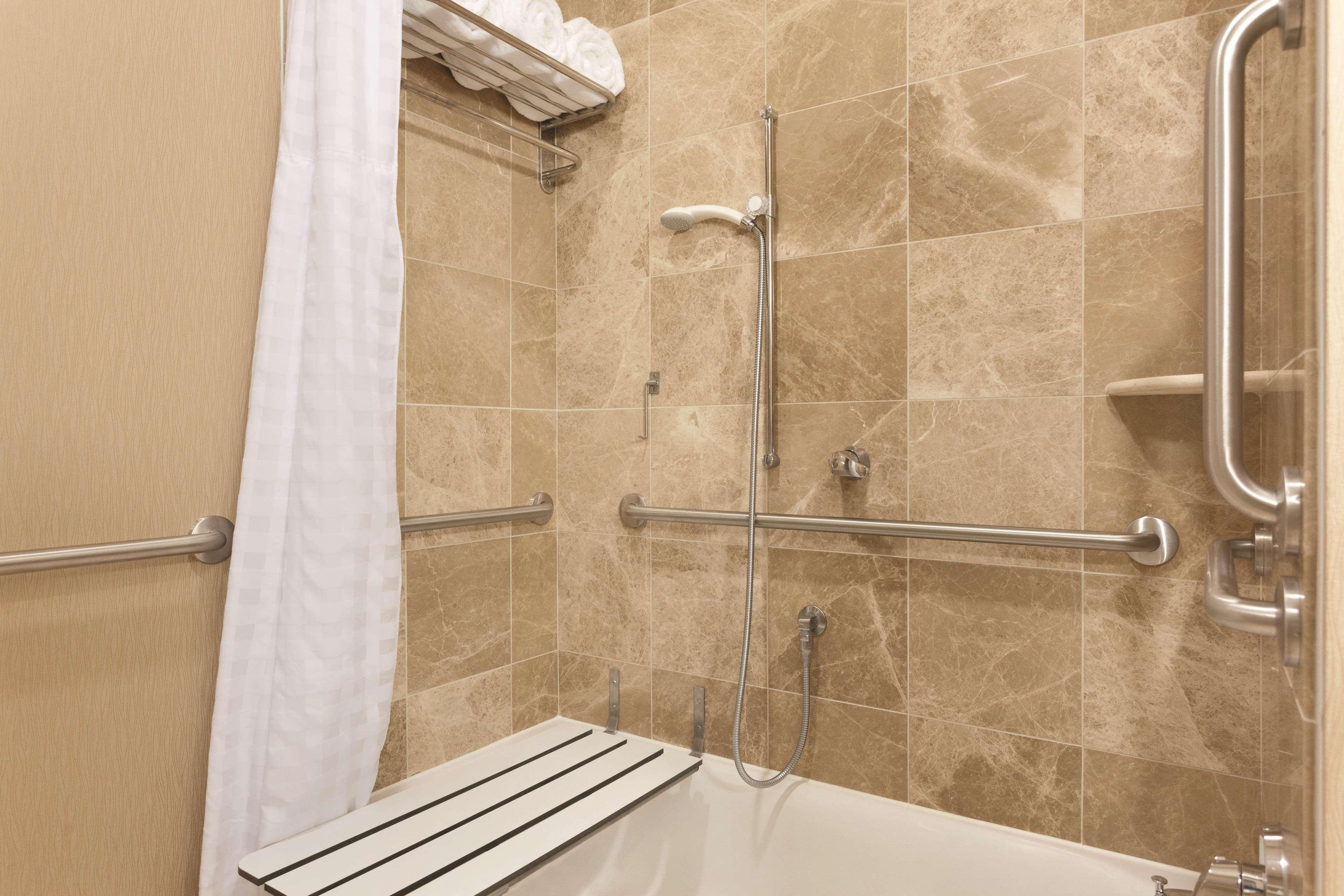 Hilton Garden Inn Фолс Черч Экстерьер фото