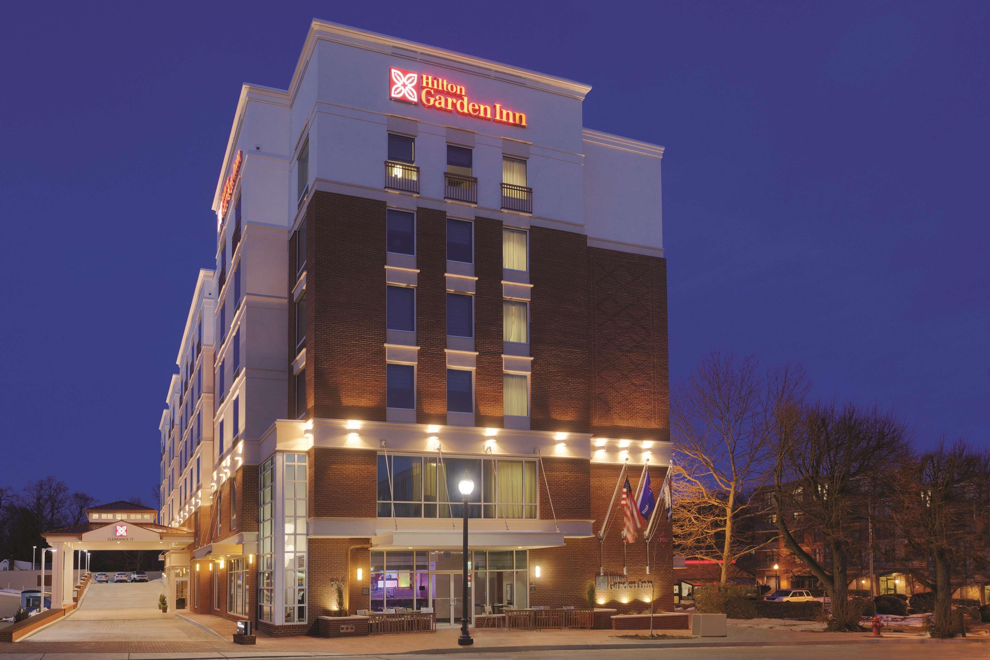 Hilton Garden Inn Фолс Черч Экстерьер фото