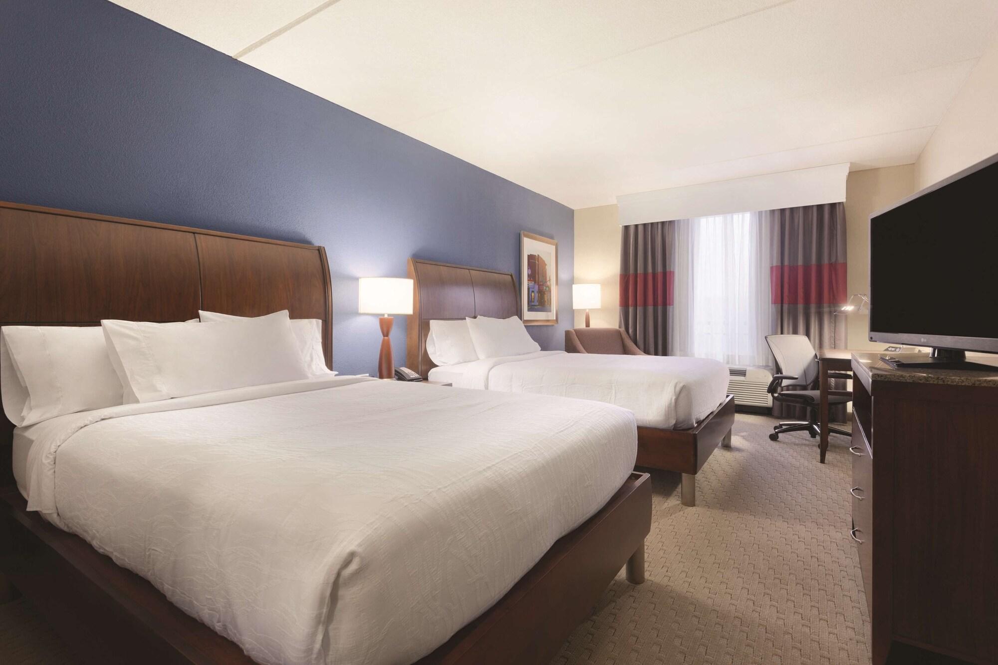 Hilton Garden Inn Фолс Черч Экстерьер фото