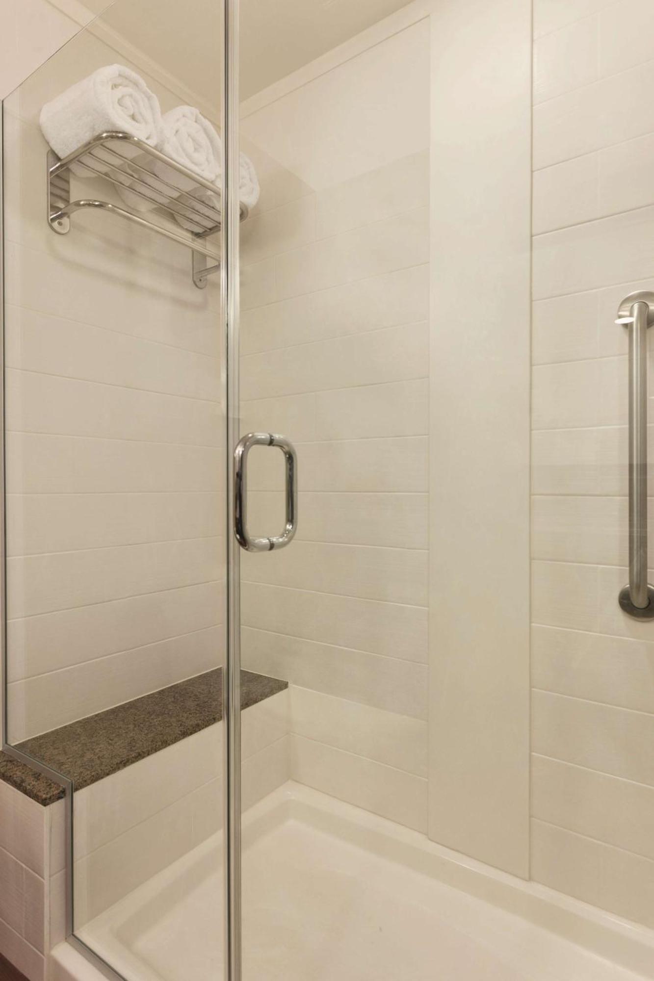Hilton Garden Inn Фолс Черч Экстерьер фото