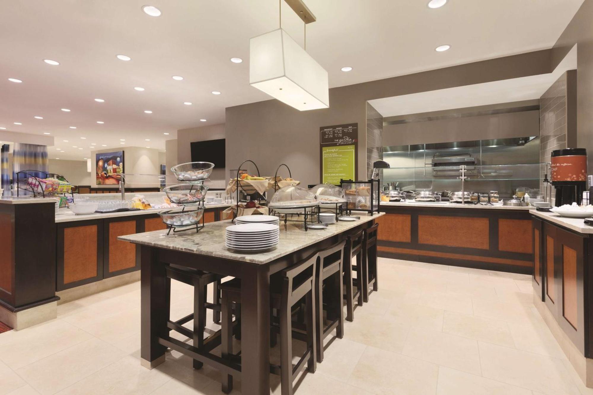 Hilton Garden Inn Фолс Черч Экстерьер фото