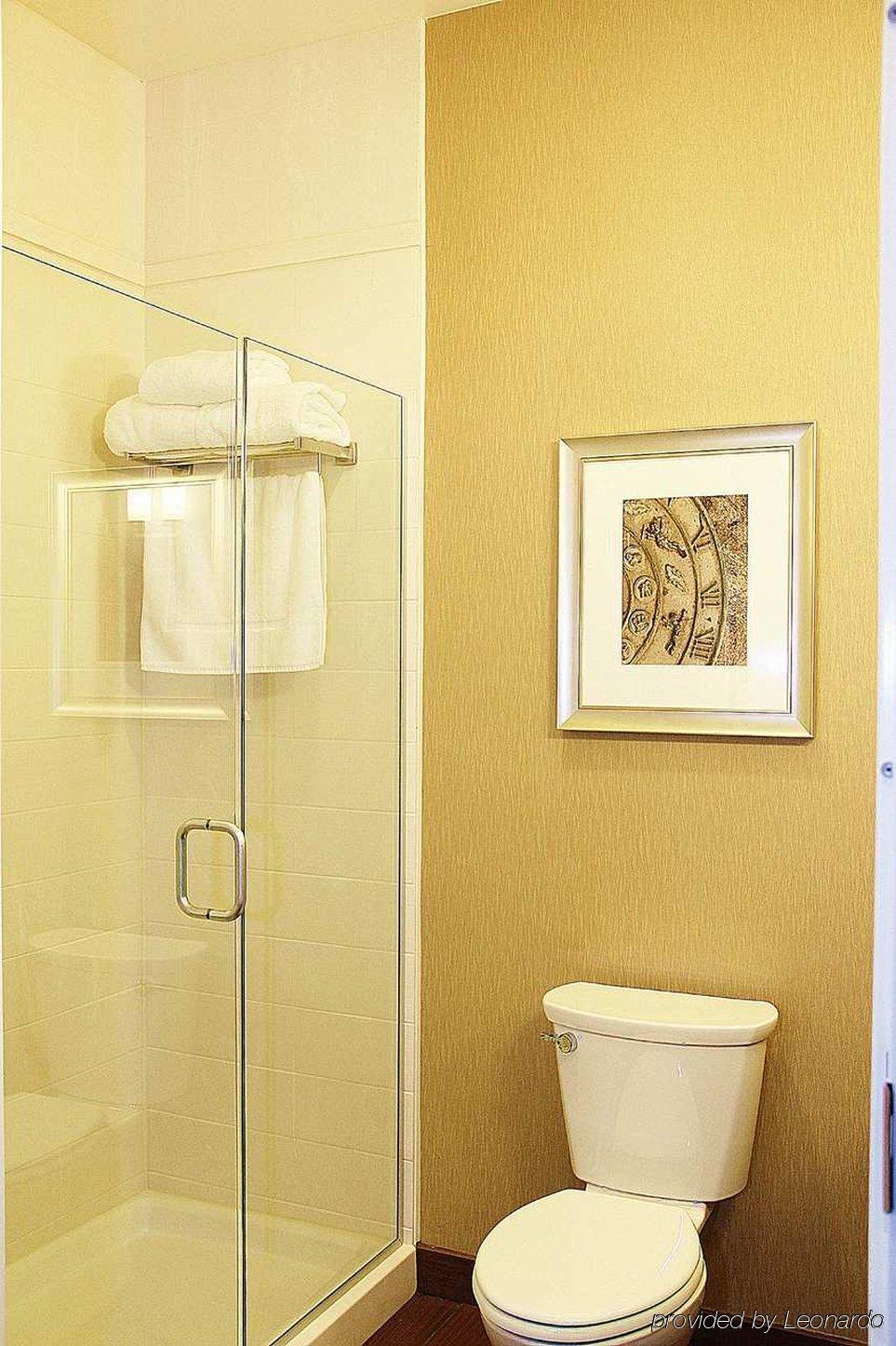Hilton Garden Inn Фолс Черч Экстерьер фото