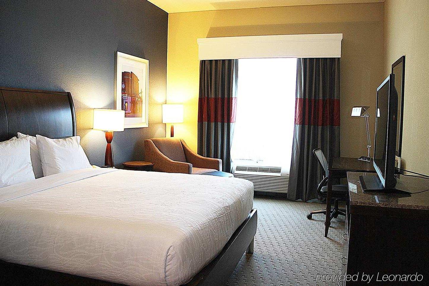 Hilton Garden Inn Фолс Черч Экстерьер фото